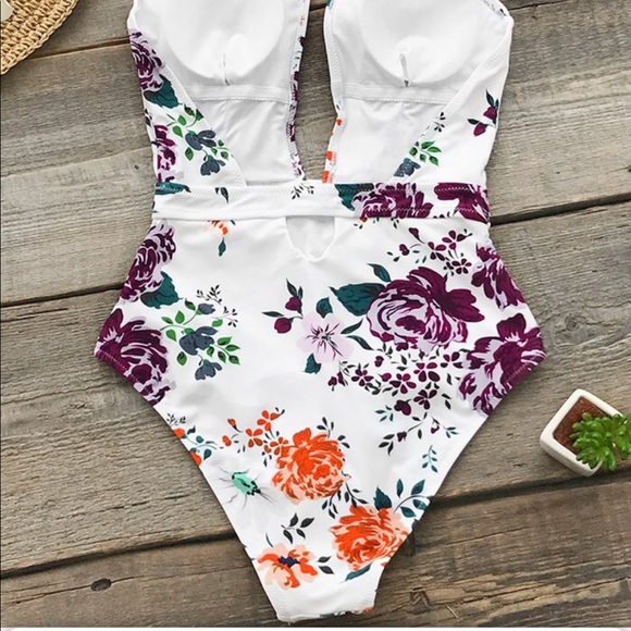 LAST ONE SZ SMALL!!! NWT ROSE GARDEN WRAP - Picture 3 of 6